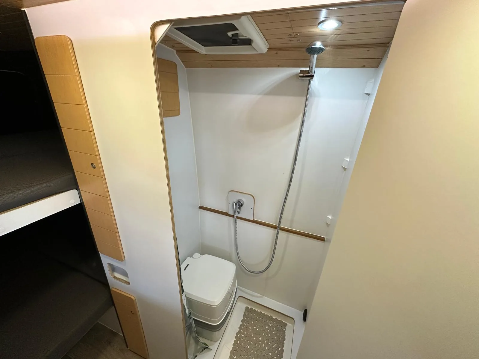 Viaja en Furgo